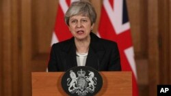 PM Inggris Theresa May memberikan pernyataan di kantornya di Downing Street, London, Rabu (20/3). 