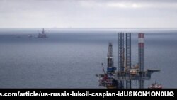 سکوی نفتی لوک اویل روسیه در دریای کاسپین (خزر)