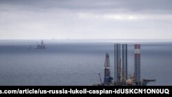 سکوی نفتی لوک اویل روسیه در دریای کاسپین (خزر) - ۱۷ اکتبر ۲۰۱۸