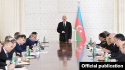 İlham Əliyev Nazirlər Kabinetinin iclasına sədrlik edir 