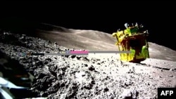 ภาพที่ส่งมาจากยาน Smart Lander for Investigating Moon (SLIM) หลังจากลงจอดบนดวงจันทร์เมื่อวันที่ 20 ม.ค. และเผยแพร่โดย Japan Aerospace Exploration Agency (JAXA) 