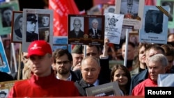 Tổng thống Vladimir Putin ngày 9/5/2022 tham dự lễ kỷ niệm Ngày Chiến thắng tại Moscow.