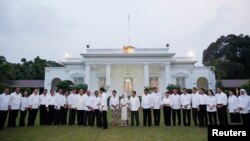 Pengamat mendesak sejumlah menteri kabinet yang berasal dari partai politik harus segera melepaskan jabatannya di partai politiknya (foto: dok).