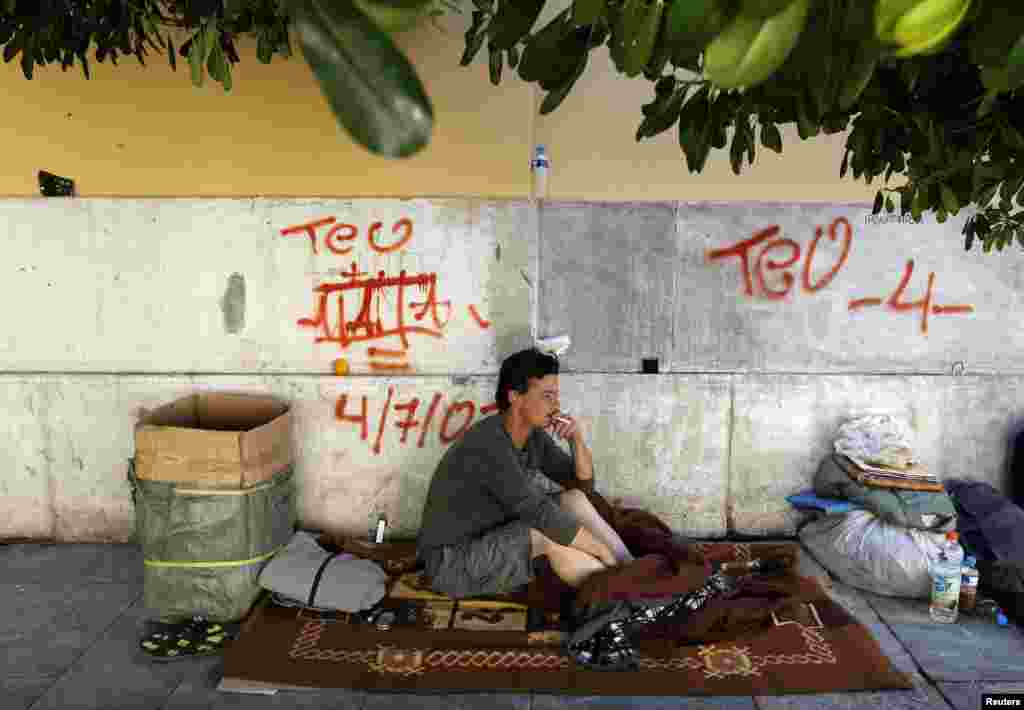 چار سال قبل یونان میں قرضوں کے بحران کے باعث لاکھوں لوگ اپنی نوکریوں سے ہاتھ دھو بیٹھے اور نہ صرف بے روزگاری بلکہ بے گھر افراد کی تعداد میں بھی قابل ذکر اضافہ ہوا۔