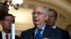 ARCHIVO - El líder de la mayoría del Senado, Mitch McConnell, republicano de Kentucky, habla con los medios después de un almuerzo de trabajo en el Senado, en Washington, el 16 de octubre de 2019. Foto AP.