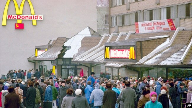 Открытие первого ресторана McDonald’s в России. 31 января 1990.