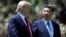 အမေရိကန်သမ္မတ Donald Trump နဲ့တရုတ် သမ္မတ  Xi Jinping တို့ ဧပြီလတုန်းက တွေ့ဆုံစဉ် 