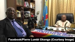 Une photo publiée sur Facebook montre Pierre Lumbi Okongo, ancien conseiller spécial du chef de l'État en matière de sécurité, passé à l'opposition en septembre 2015, devant feu Etienne Tshisekedi, ancien leader de l’opposition, 2017. (Facebook/ Pierre Lu