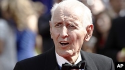 Dr. Jack Kevorkian arrives at the 62nd Primetime Emmy Awards in Los Angeles, August 29, 2010 (file photo).