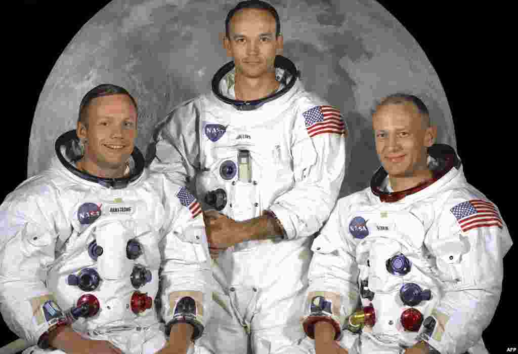 Tháng 5, 1969: Hình tài liệu của NASA giới thiệu phi hành đoàn Apollo 11, gồm có (trái) Neil Armstrong, chỉ huy trưởng phi vụ và là người đầu tiên đặt chân xuống mặt trăng, (phải) Buzz Aldrin, phi công phụ số 1; và (giữa) Michael Collins, phi công phụ số