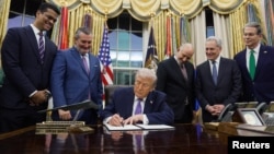 资料照片：美国总统特朗普在白宫签署人工智能政策行政命令(2025年12月11日)