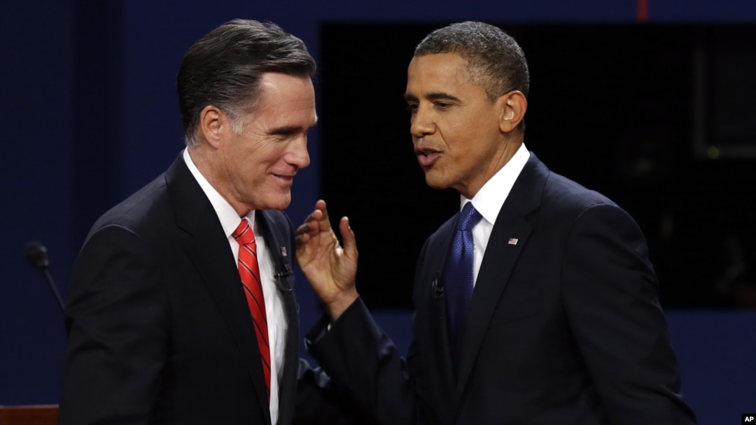 Ửng cử viên Ðảng Cộng hòa Mitt Romney và Tổng thống Barack Obama tại cuộc tranh luận đầu tiên tại Ðại học Denver, ngày 3/10/2012