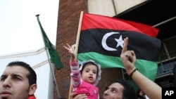 Libyan's living in Zimbabwe demonstrate against the rule of Moammar Gadhafi at the Libyan Embassy in Harare, August 24, 2011