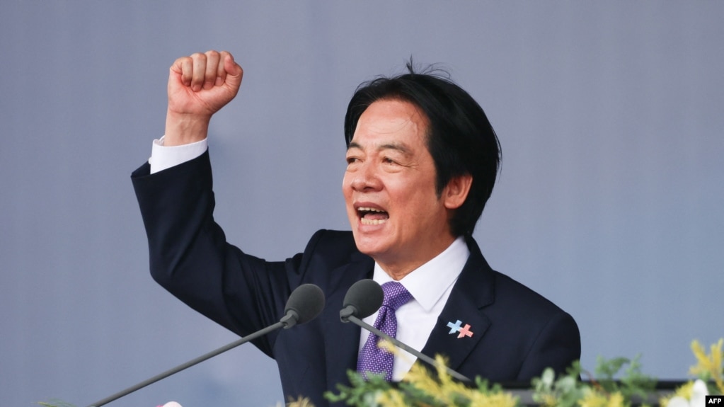 赖清德在台北总统府前举行的双十国庆典礼上发表演说。(2026年10月10日)