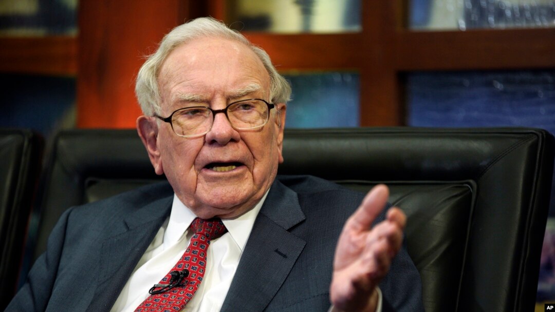 Tư liệu: Tỷ phú Mỹ Warren Buffett, Chủ tịch/CEO tập đoàn Berkshire Hathaway, sở hữu 'Vua giầy chạy bộ' Brooks Running. Ảnh chụp ở Omaha, Nebrasja, ngày 7/5/2018. (AP Photo/Nati Harnik) 