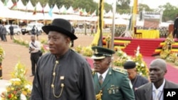 Nigerian President Goodluck Jonathan (front), May 12, 2011