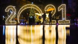 ၂၀၂၀ ပြည့်နှစ်အတွင်း မြန်မာနိုင်ငံရဲ့ ထူးခြားတဲ့အဖြစ်အပျက်တွေကို စုစည်းတင်ပြထားတဲ့ နှစ်ကုန် အထူးအစီအစဉ်နဲ့အတူ ည ၉း၀၀ - ၁၀း၀၀ ရေဒီယိုအစီအစဉ်