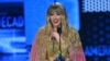 Taylor Swift aceptaq el premio de Artista de la Década en los American Music Awards el domingo, 24 de noviembre de 2019.