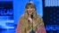 Taylor Swift aceptaq el premio de Artista de la Década en los American Music Awards el domingo, 24 de noviembre de 2019.