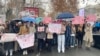 U okviru akcije "Zastani Srbijo" studenti Fakulteta organizacionih nauka i fakulteta političkih nauka zajedno su blokirali Bulevar Oslobođenja u Beogradu (foto: Glas Amerike / Stefan Miljuš)