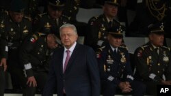 El presidente de México, Andrés Manuel López Obrador, observa durante una ceremonia que marca el quinto aniversario de la Guardia Nacional en Campo Marte en Ciudad de México, el martes 2 de julio de 2024.