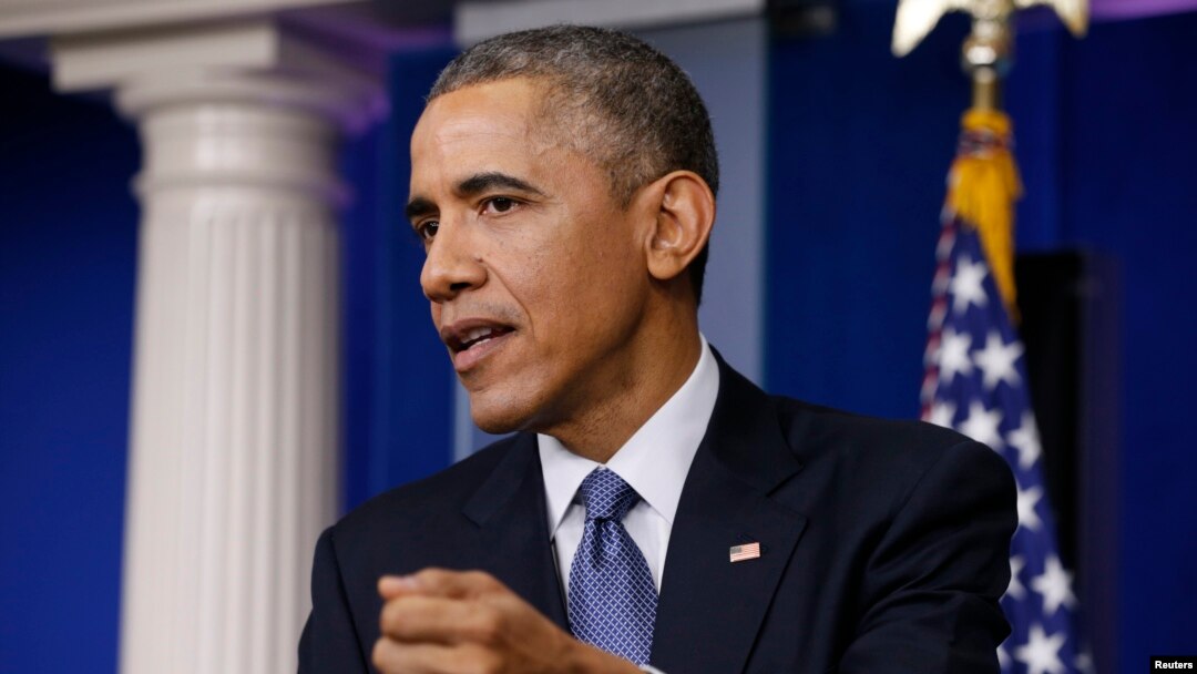 Predsednik obama odgovara na pitanja o sajber napadu na Soni Pictures na konferenciji za novinare na kraju godine. 
