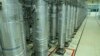 ARHIVA - Centrifuge za obogaćivanje uranijuma u nuklearnom postrojenju Natanc