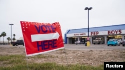 Yon biwo vòt nan Laredo, Texas, Etazini. 3 mas 2020. Foto: REUTERS/Veronica Cardenas - RC2ECF9V10VP