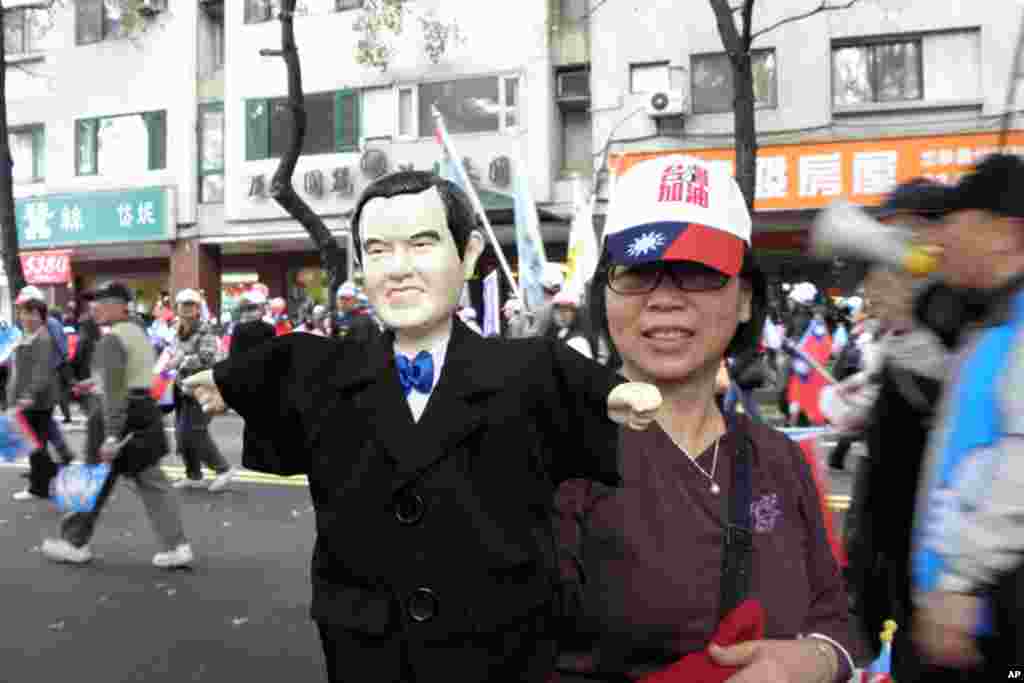 国民党1月8号在台北举行“为台湾赞出来”大游行(美国之音赵婉成拍摄)