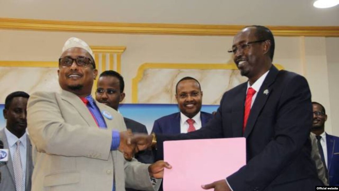 Duqa cusub ee Muqdisho oo xilka la wareegaya
