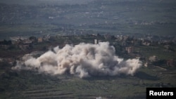 黎巴嫩南部与以色列的边境地区爆炸后升起的硝烟 (2026年4月27日)