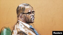 Singer R. Kelly attends Brooklyn's U.S. District Court during the start of his trial in New York, Aug. 18, 2021, in a courtroom sketch. 