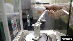 Análisis de muestras de trigo en laboratorios de Corea del Sur debido a la alerta lanzada por la Unión Europea.