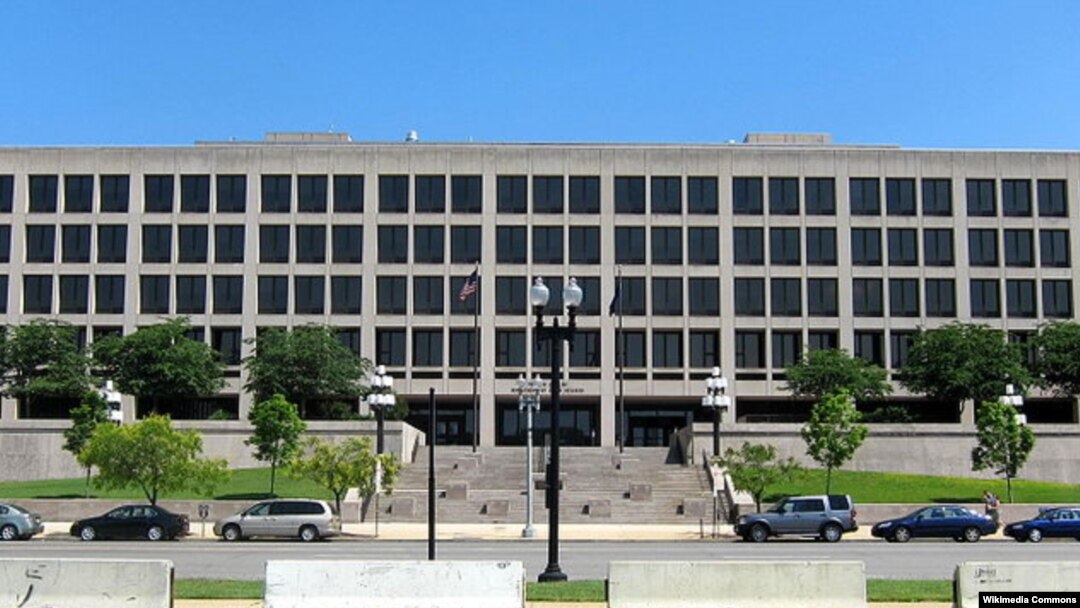 Kantor pusat Departemen Tenaga Kerja AS di Washington, D.C. (Foto: dok). Para ekonom memperkirakan laporan hari ini akan menunjukkan tingkat pengangguran yang tetap pada kisaran 8 persen dalam tiga bulan terakhir.