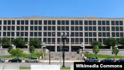 Kantor pusat Departemen Tenaga Kerja AS di Washington, D.C. (Foto: dok). Para ekonom memperkirakan laporan hari ini akan menunjukkan tingkat pengangguran yang tetap pada kisaran 8 persen dalam tiga bulan terakhir.