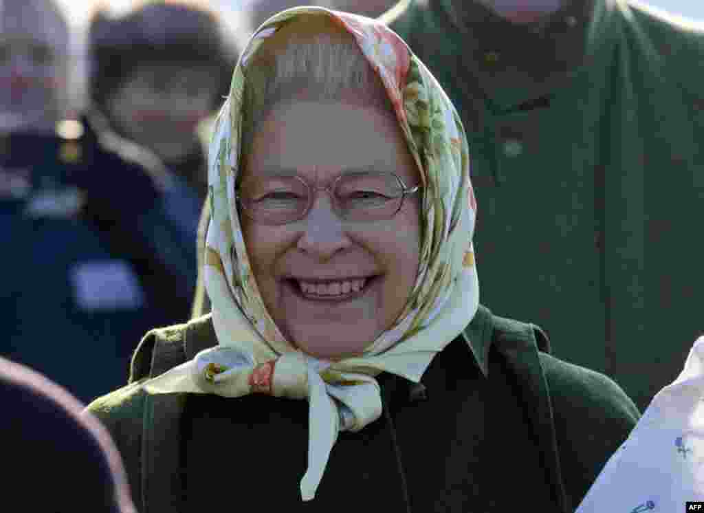 Britain's Queen Elizabeth on her Sandringham Estate in Norfolk, eastern England February 3, 2012. (REUTERS)
