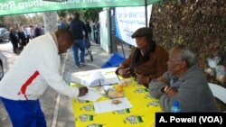 Un bureau de vote en Afrique du Sud, le 3 Aout 2016./ Photo Powell (VOA)