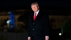 唐纳德·特朗普总统在结束对田纳西州克拉克斯维尔的访问后，返回白宫南草坪。(2026年10月10日)