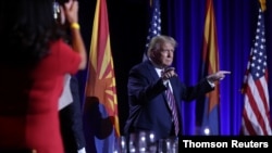 El presidente Donald Trump durante la mesa redonda organizada por una coalición de latinos en Phoenix, Arizona, el 14 de septiembre de 2020.