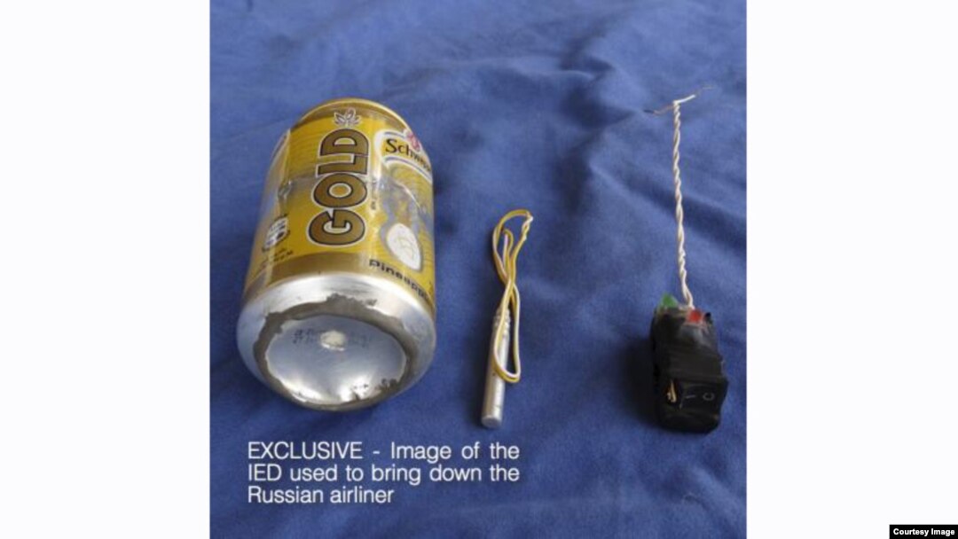 Foto yang diterbitkan majalah ISIS, Dabiq, menunjukkan bom kaleng yang katanya digunakan untuk membom pesawat Rusia.