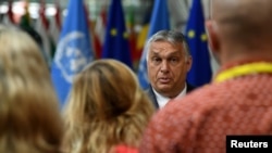 El primer ministro de Hungría, Viktor Orban, se dirige a los medios de comunicación en el edificio del Consejo Europeo durante las reuniones de la UE en Bruselas, Bélgica, el 24 de junio de 2021.