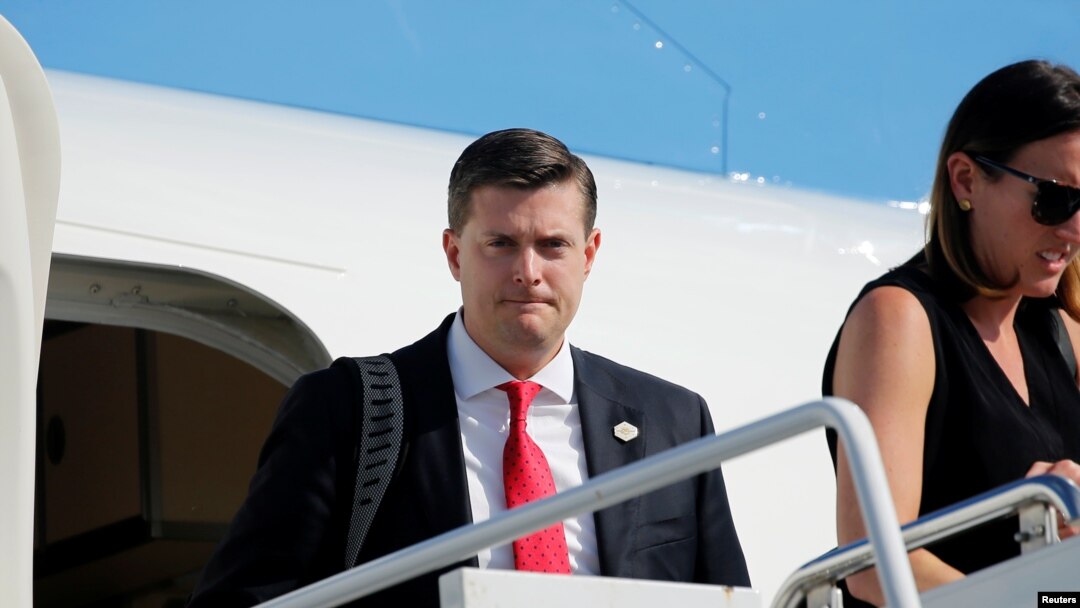 Rob Porter, người làm việc tại Nhà Trắng với quyền tiếp cận an ninh tạm thời, đã từ chức sau khi báo chí loan tin ông đã đánh đập hai người vợ cũ.