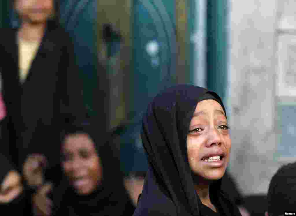 A girl cries after her father was killed by a Saudi-led airstrike in Yemen&#39;s capital Sana&#39;a. Air raids killed 21 civilians in the capital, relatives of the victims and medics told Reuters, two days after the start of a United Nations-brokered humanitarian truce that Riyadh does not recognize.