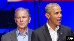 Barack Obama and Geoge W. Bush Texas, 21 octobre 2017.