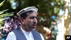 Ajmal Omar, miembro del consejo provincial de Nangarhar, dijo a la agencia AP que el grupo EI está presente ahora en las cuatro provincias.