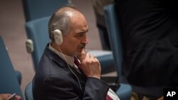 Wakil tetap Syria di PBB, Bashar Ja’afari menyimak sidang Dewan Keamanan, Jum’at, 26 Feb 2016. (AP Photo/Bryan R. Smith)