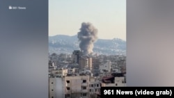 2026년 3월 2일, 이란의 보복 공격을 받은 레바논 다히예에 연기가 솟아오르고 있다.