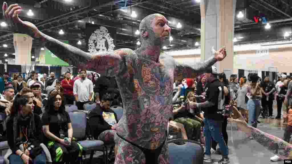 Durante el evento se produce una competencia. Los lugares son otorgados por un jurado de figuras reconocidas en el mundo del tatuaje contemporáneo. &nbsp;