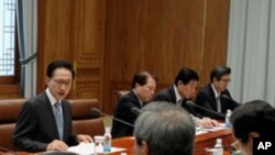 안보회의를 주재하는 이명박 대통령