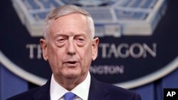 Le secrétaire à la Défense Jim Mattis parle au Pentagon, le 19 mai 2017.